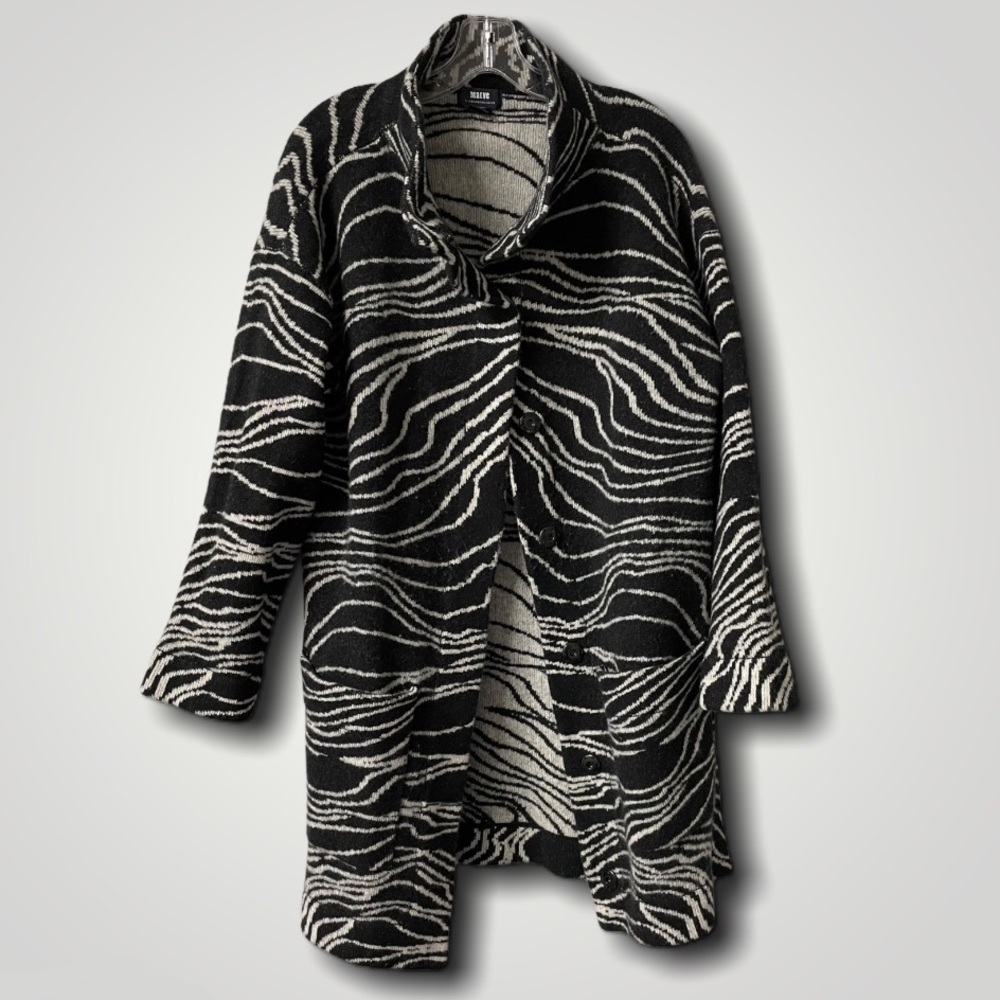 Mauve Sweater Coat in black & white abstract print